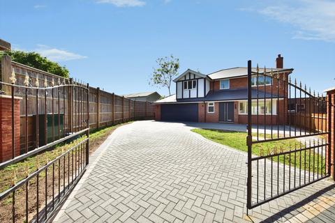 4 bedroom detached house for sale, Broadwater Road, West Malling, Kent, ME19
