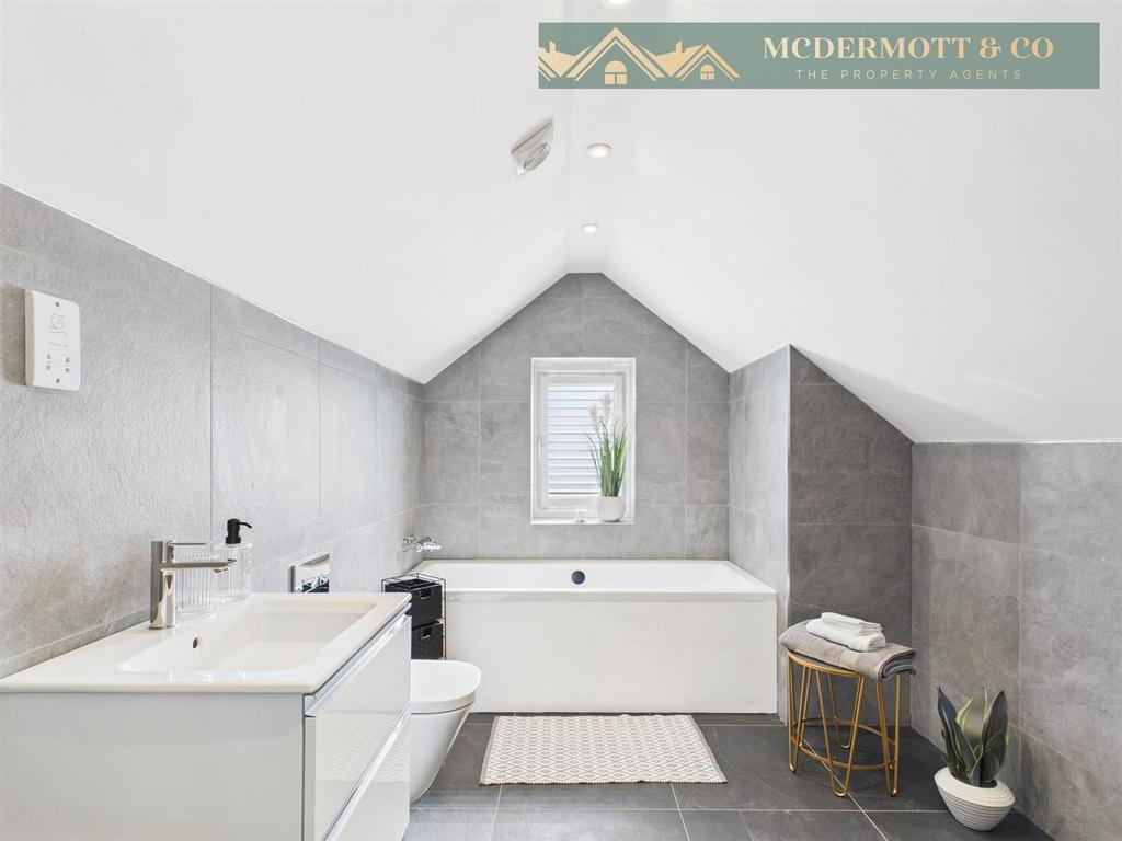 Principal Bathroom