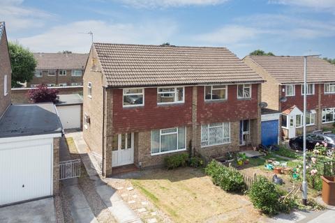 3 bedroom semi-detached house to rent, Turnberry Rise, Leeds LS17