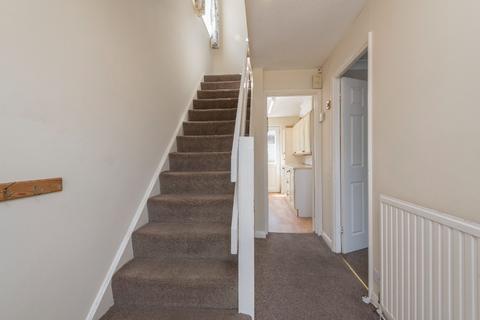 3 bedroom semi-detached house to rent, Turnberry Rise, Leeds LS17