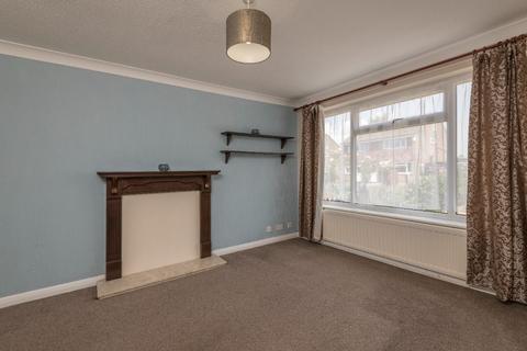 3 bedroom semi-detached house to rent, Turnberry Rise, Leeds LS17