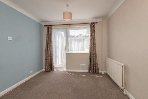3 bedroom semi-detached house to rent, Turnberry Rise, Leeds LS17