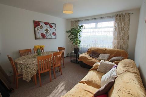2 bedroom flat to rent, Pentland Crescent, West End, Dundee, DD2