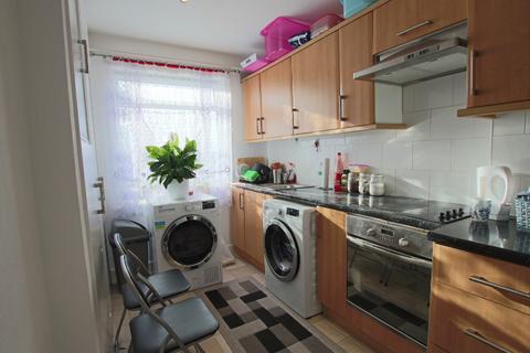 2 bedroom flat to rent, Pentland Crescent, West End, Dundee, DD2