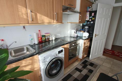 2 bedroom flat to rent, Pentland Crescent, West End, Dundee, DD2
