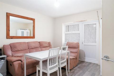 1 bedroom apartment for sale, Albert Whicher House, London E17