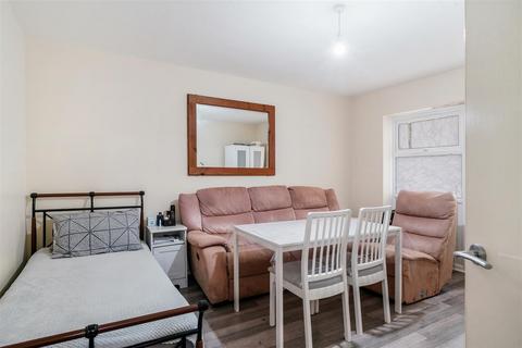 1 bedroom apartment for sale, Albert Whicher House, London E17