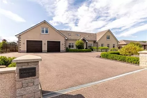 6 bedroom detached house for sale