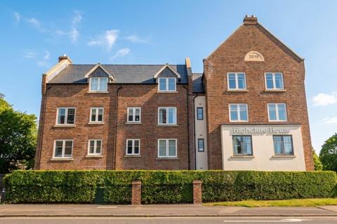 2 bedroom retirement property for sale, Highclere House, Great North Road, Hatfield, AL9