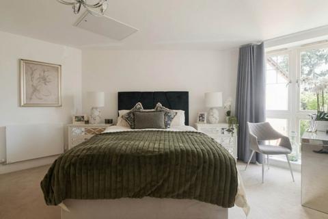 2 bedroom retirement property for sale, Highclere House, Great North Road, Hatfield, AL9
