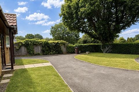 2 bedroom detached bungalow for sale, St. Georges Close, Hook End, Brentwood