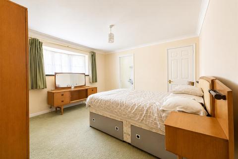 2 bedroom detached bungalow for sale, St. Georges Close, Hook End, Brentwood