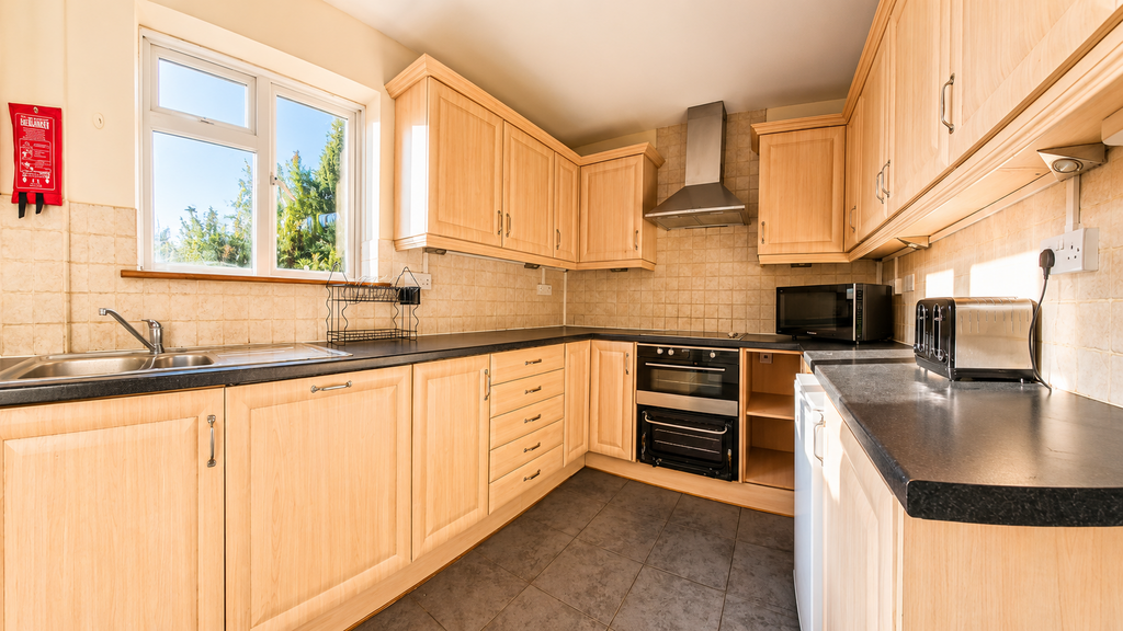 Colbourne Avenue, BN2 - View 5