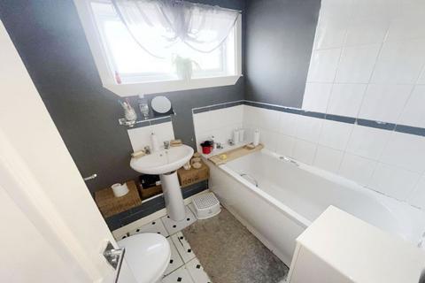 3 bedroom terraced house for sale, Rannoch Place, Let Residential Investment, Irvine, Ayrshire KA12