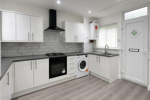 4 bedroom flat to rent, Burley Road, Leeds, West Yorkshire, LS4