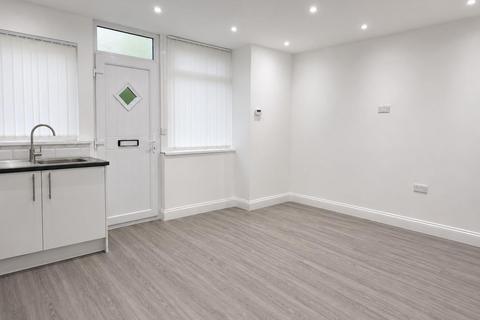 4 bedroom flat to rent, Burley Road, Leeds, West Yorkshire, LS4