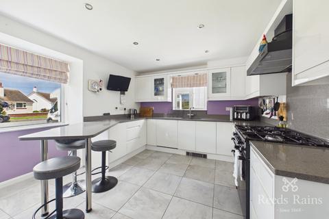 4 bedroom detached house for sale, Crugan Avenue, Kinmel Bay LL18