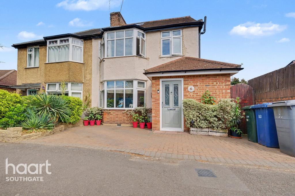 Detached house exterior, driveway