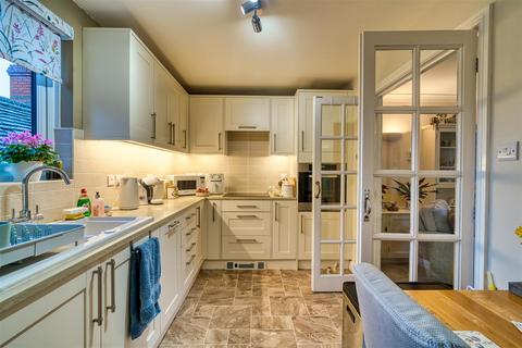 2 bedroom retirement property for sale, Barnaby Mead, Gillingham
