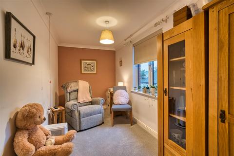 2 bedroom retirement property for sale, Barnaby Mead, Gillingham