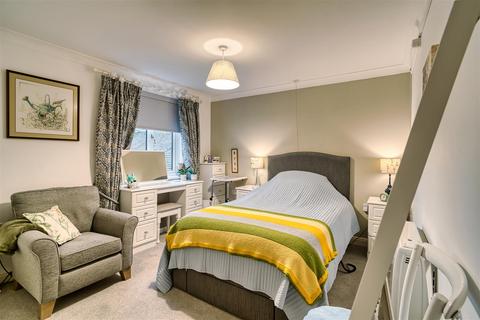 2 bedroom retirement property for sale, Barnaby Mead, Gillingham