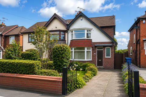 3 bedroom semi-detached house to rent, Lancaster Road, Salford M6