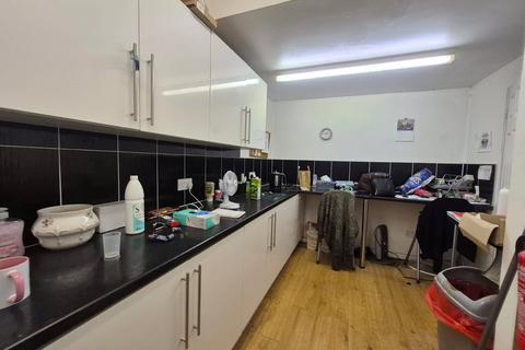 Mixed use for sale, Old Church Street, Manchester, M40