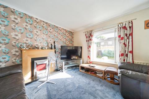 3 bedroom terraced house for sale, Greenlea Avenue, Yeadon, Leeds