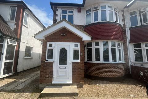 4 bedroom semi-detached house to rent, Oldfield Lane North , UB6 8PS