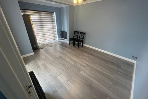 4 bedroom semi-detached house to rent, Oldfield Lane North , UB6 8PS