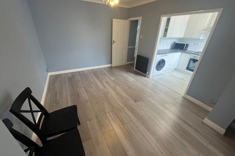 4 bedroom semi-detached house to rent, Oldfield Lane North , UB6 8PS