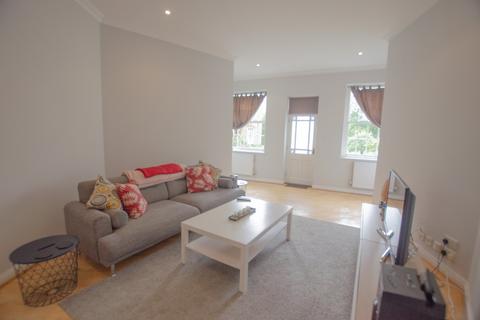 3 bedroom terraced house to rent, 12 Tremayne House, Bodmin, PL31 2QZ