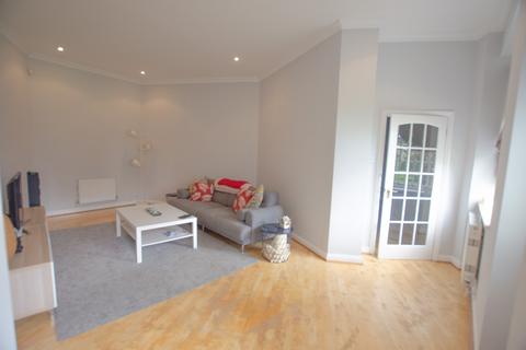 3 bedroom terraced house to rent, 12 Tremayne House, Bodmin, PL31 2QZ