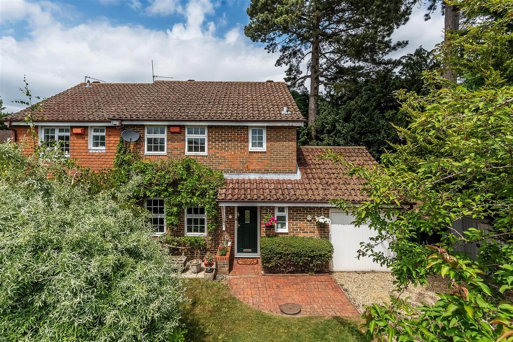 Detached house exterior, garage