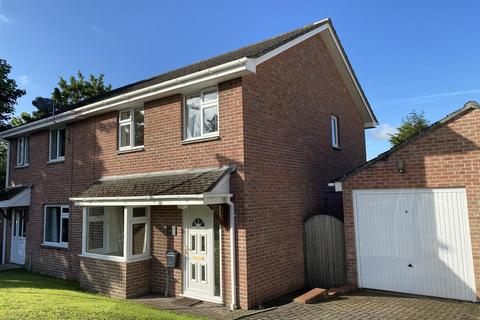 3 bedroom semi-detached house to rent, Rossett Gardens, Bodmin, PL31
