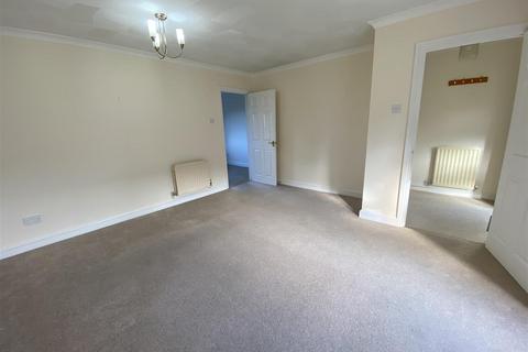 3 bedroom semi-detached house to rent, Rossett Gardens, Bodmin, PL31