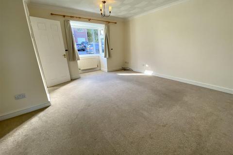 3 bedroom semi-detached house to rent, Rossett Gardens, Bodmin, PL31