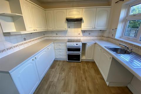 3 bedroom semi-detached house to rent, Rossett Gardens, Bodmin, PL31