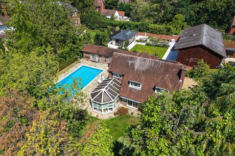4 bedroom detached house for sale, Ashley Rise, Walton-On-Thames, KT12