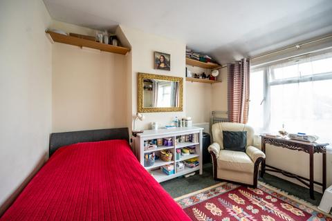 Lawrence Avenue, Walthamstow, London, E17