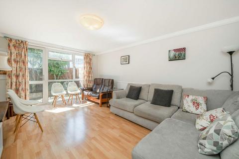 4 bedroom terraced house to rent, Aisgill Avenue, London W14
