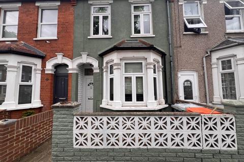 3 bedroom terraced house to rent, Welbeck Road, London, E6