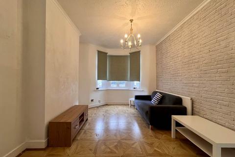 3 bedroom terraced house to rent, Welbeck Road, London, E6