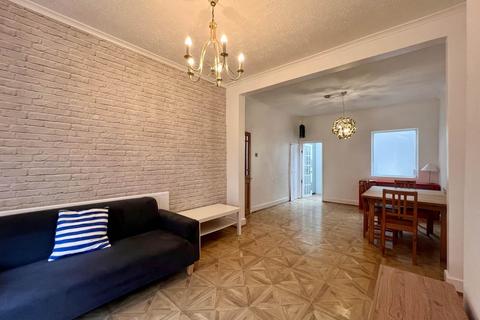 3 bedroom terraced house to rent, Welbeck Road, London, E6