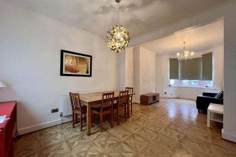 3 bedroom terraced house to rent, Welbeck Road, London, E6