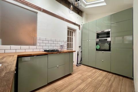 3 bedroom terraced house to rent, Welbeck Road, London, E6