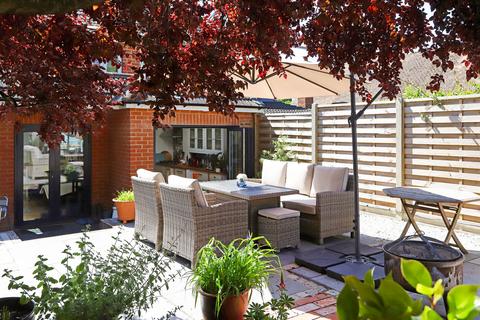 3 bedroom semi-detached house for sale, Echo Barn Lane, Farnham, GU10