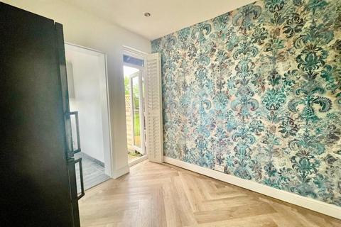 3 bedroom terraced house to rent, Radnor Avenue, Welling, Kent, DA16