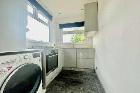 3 bedroom terraced house to rent, Radnor Avenue, Welling, Kent, DA16