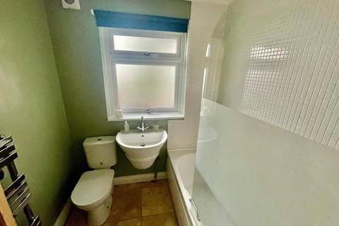 3 bedroom terraced house to rent, Radnor Avenue, Welling, Kent, DA16